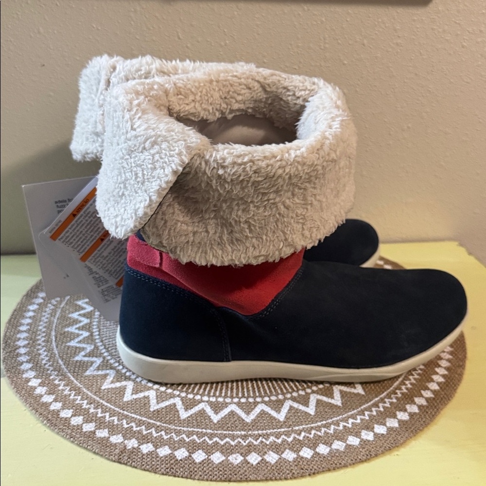 New Crocs Adela Foldover Fuzz Bootie w/poppy stucco standard fit Winter Boots - Picture 13 of 16
